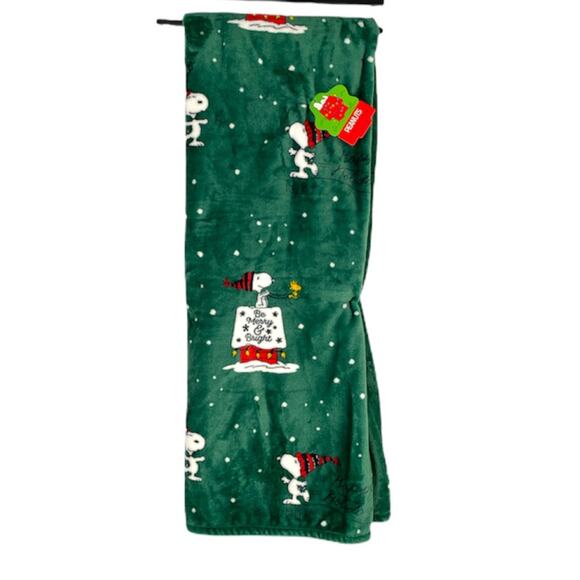 Peanuts Snoopy and Woodstock Christmas Blanket, Green, 50x70 - Picture 9 of 9